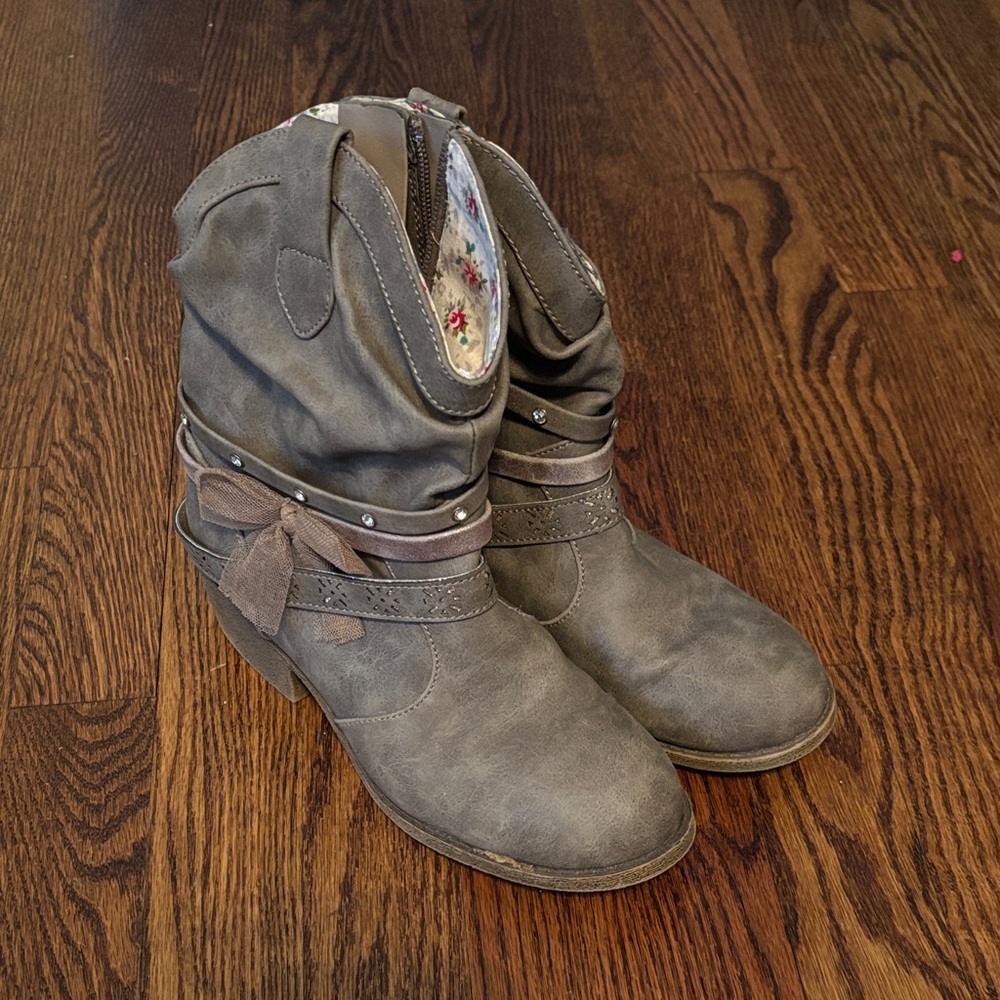 Grayish Brown Cowgirl Boots